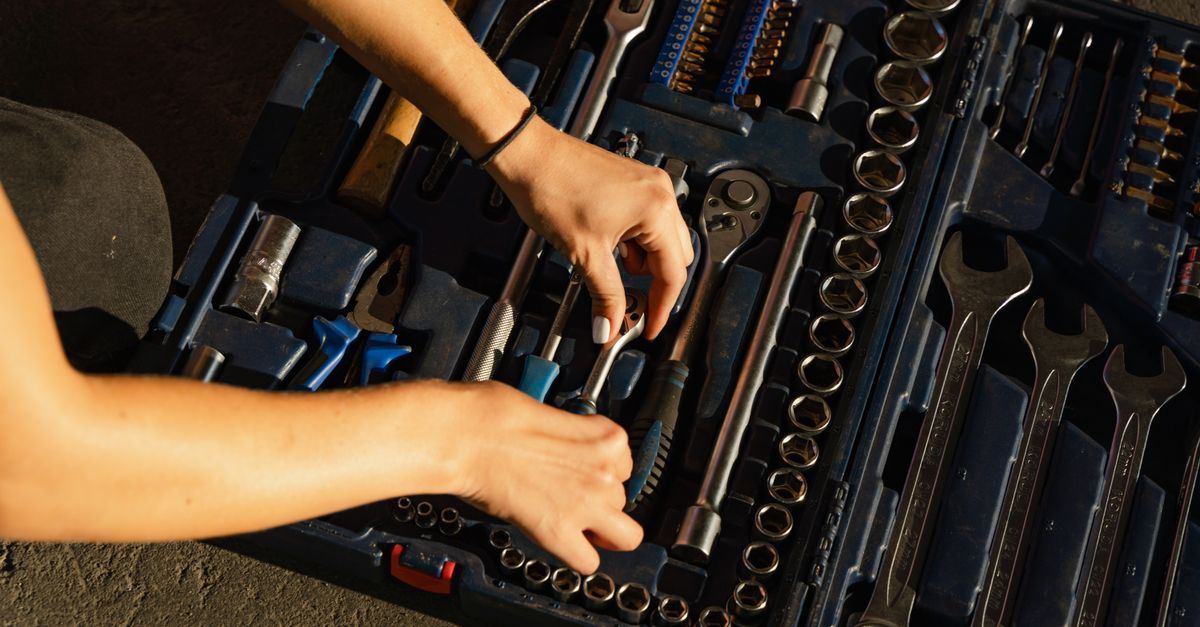 key maker professional — Guard Locksmiths